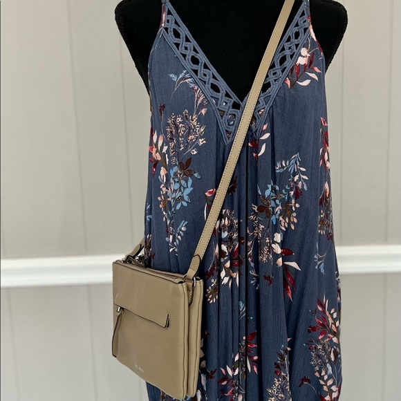 VINCE CAMUTO Gally Leather Crossbody Bag - Picture 5 of 16